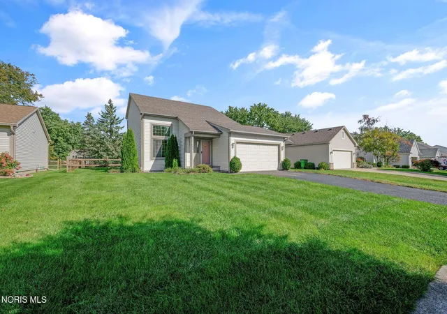 Single family home for sale at 956 Jennison Dr, Rossford, OH 43460 | MLS# 10014576