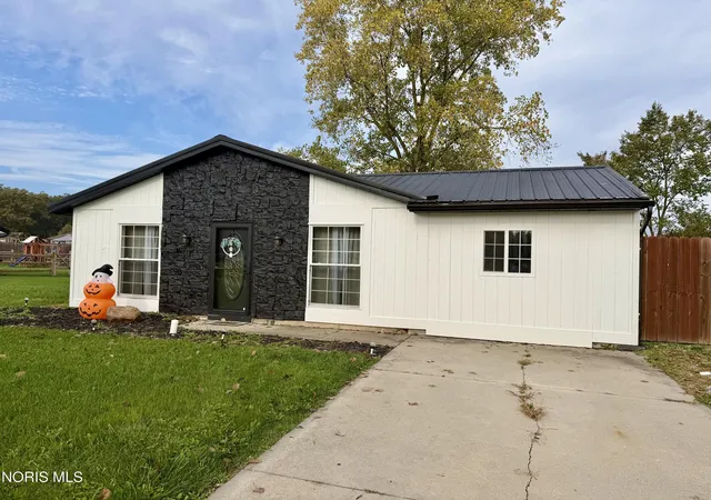 Photo 1 of Single family home for sale at 4316 W Rolling Meadows Blvd, Defiance, OH 43512 | MLS# 10014734 | Listing updated on 2026-10-29