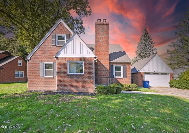 Single family home for sale at 4126 Beverly Dr, Toledo, OH 43614 | MLS# 10014532