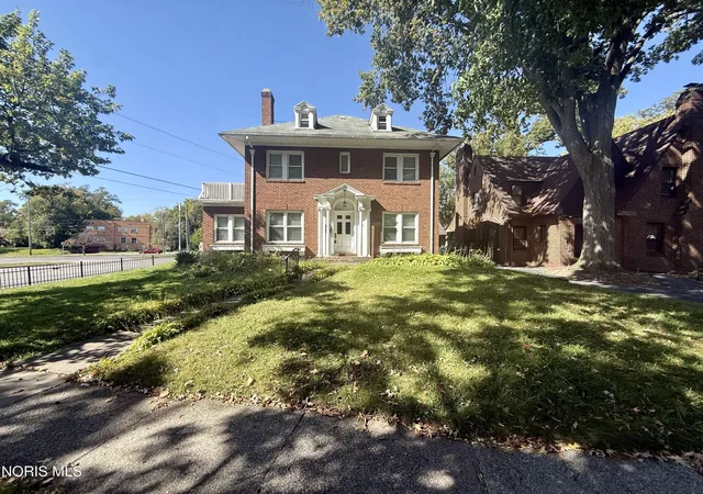 Photo 1 of Single family home for sale at 2701 Inwood Dr, Toledo, OH 43606 | MLS# 10014476 | Listing updated on 2026-10-23