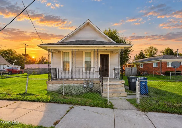 Photo 1 of Multi family home for sale at 1547 Airline Ave, Toledo, OH 43609 | MLS# 10014608 | Listing updated on 2026-10-12