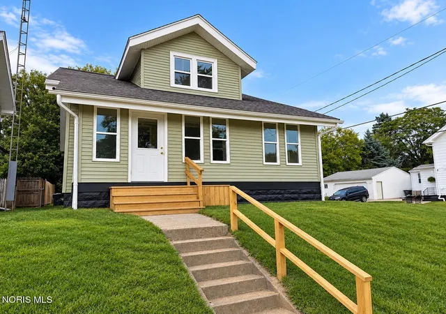 Photo 1 of Single family home for sale at 1827 Calumet Ave, Toledo, OH 43607 | MLS# 10014614 | Listing updated on 2026-10-27
