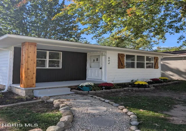 Single family home for sale at 804 Linwood Ave, Delta, OH 43515 | MLS# 10014522