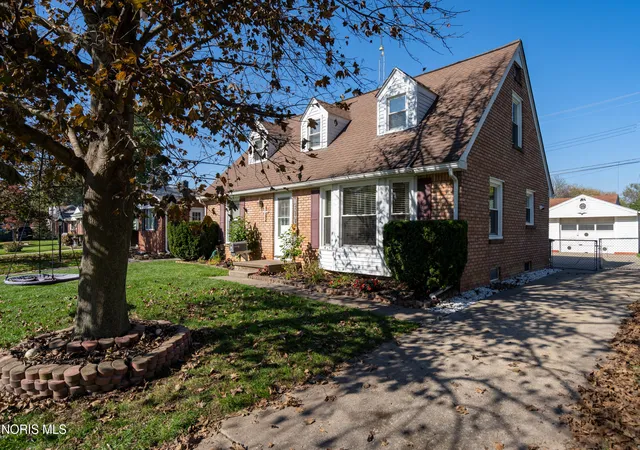 Photo 1 of Single family home for sale at 2310 Ann Dr, Toledo, OH 43613 | MLS# 10014539 | Listing updated on 2026-10-25