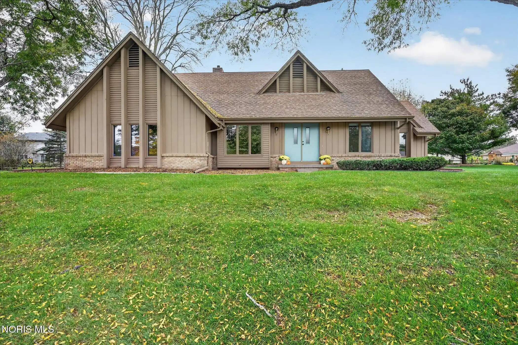 Single family home for sale at 5209 Brookfield Ln, Sylvania, OH 43560 | MLS# 10014804