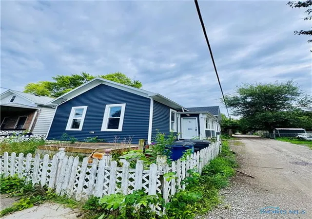 Photo 1 of Single family home for sale at 147 Western Ave, Toledo, OH 43609 | MLS# 10014544 | Listing updated on 2026-10-10