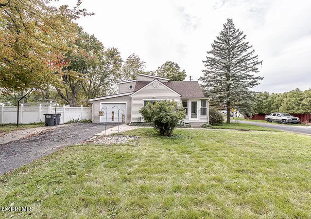 Photo 1 of Single family home for sale at 5079 Winona Dr, Toledo, OH 43613 | MLS# 10014853 | Listing updated on 2026-10-27