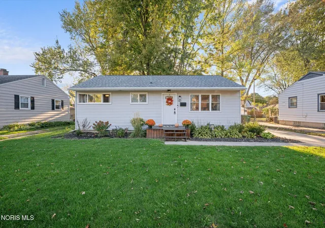 Single family home for sale at 863 Lamonde Dr, Maumee, OH 43537 | MLS# 10014557