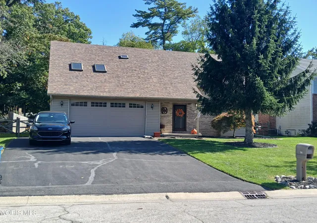 Photo 1 of Single family home for sale at 5414 Allison Ln, Sylvania, OH 43560 | MLS# 10014715 | Listing updated on 2026-10-22