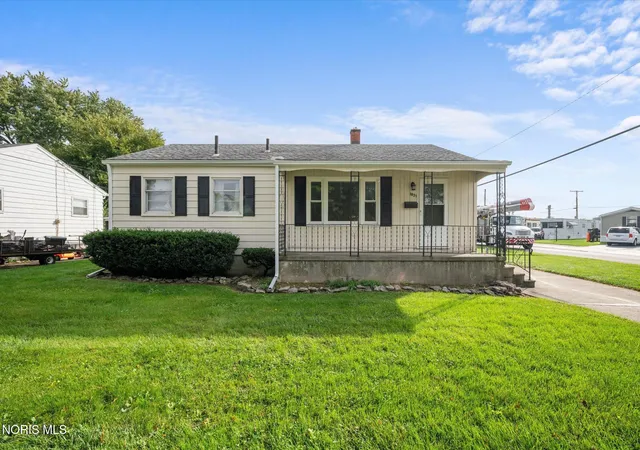 Single family home for sale at 1831 Schomberg St, Toledo, OH 43605 | MLS# 10014634