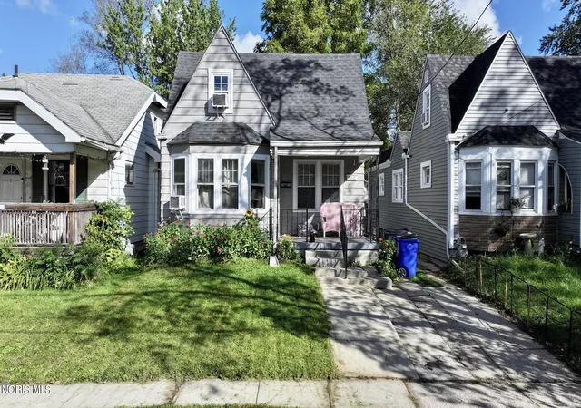 Photo 1 of Single family home for sale at 2018 Barrows St, Toledo, OH 43613 | MLS# 10014584 | Listing updated on 2026-10-28