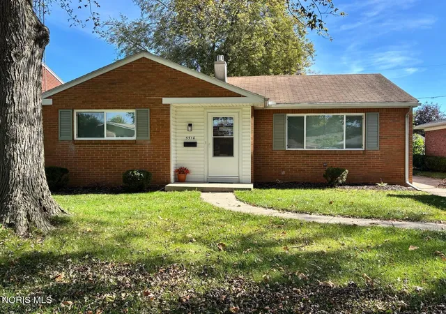 Single family home for sale at 5510 San Paulo Dr, Toledo, OH 43612 | MLS# 10014645