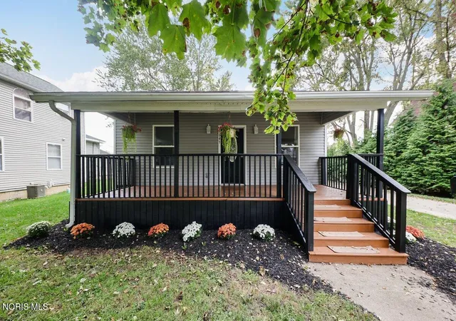 Photo 1 of Single family home for sale at 643 W Clinton St, Napoleon, OH 43545 | MLS# 10014621 | Listing updated on 2026-10-15