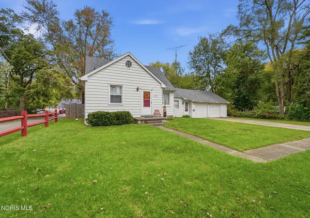 Single family home for sale at 3204 Cherokee Rd, Toledo, OH 43613 | MLS# 10014647