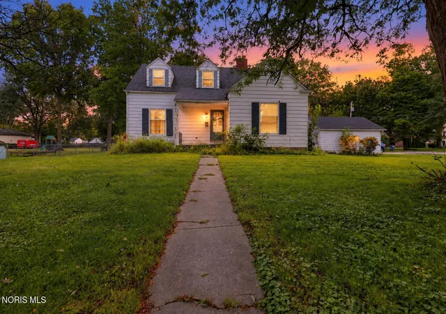 Single family home for sale at 931 Eton Rd, Toledo, OH 43615 | MLS# 10014631
