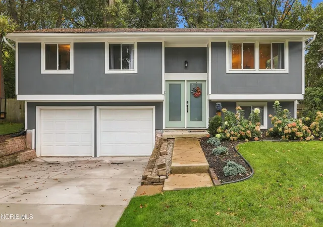 Single family home for sale at 6227 W Pembridge Dr, Toledo, OH 43615 | MLS# 10014671