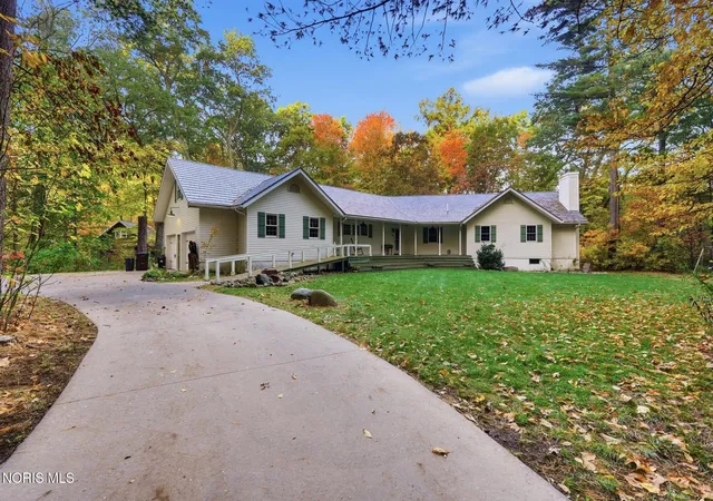 Single family home for sale at 5150 Manore Rd, Swanton, OH 43558 | MLS# 10014674