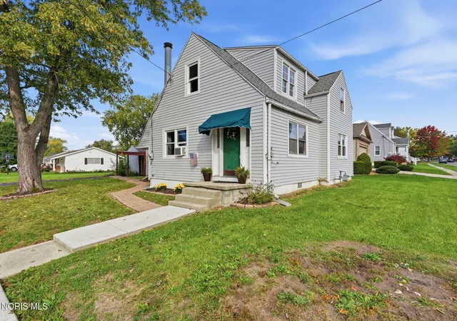 Photo 1 of Single family home for sale at 2400 Hollybrook Dr, Findlay, OH 45840 | MLS# 10014660 | Listing updated on 2026-10-27