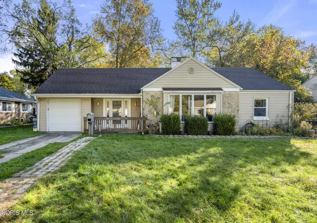 Single family home for sale at 1922 Grecourt Dr, Toledo, OH 43615 | MLS# 10014672