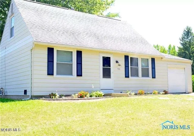 Single family home for sale at 908 Burke Glen Rd, Toledo, OH 43607 | MLS# 10014684