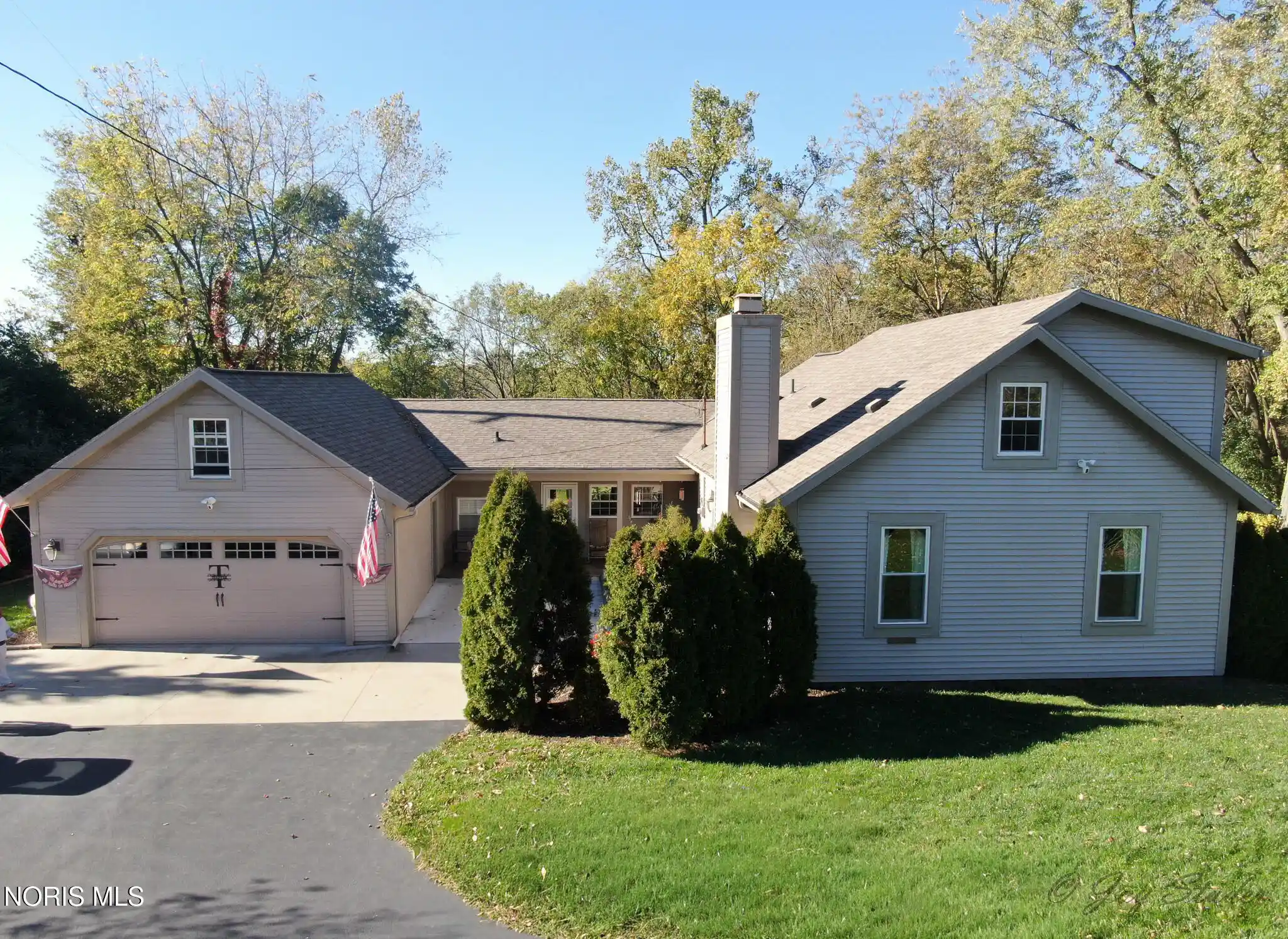 Photo 1 of Single family home for sale at 25547 W River Rd, Perrysburg, OH 43551 | MLS# 10014901 | Listing updated on 2026-10-28