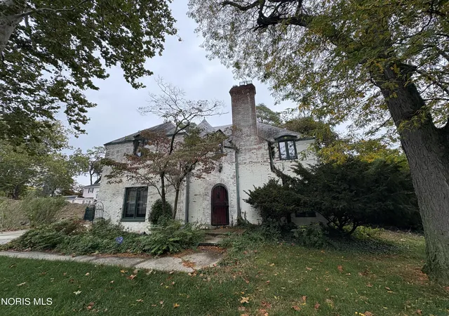 Photo 1 of Single family home for sale at 617 Valley Dr, Maumee, OH 43537 | MLS# 10014769 | Listing updated on 2026-10-15