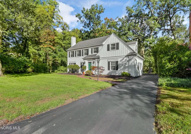 Photo 1 of Single family home for sale at 4146 Sheraton Rd, Ottawa Hills, OH 43606 | MLS# 10014759 | Listing updated on 2026-10-28