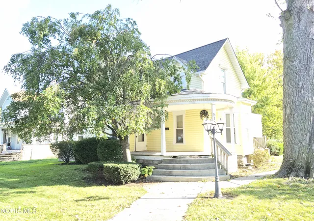 Single family home for sale at 514 N Main St, Fostoria, OH 44830 | MLS# 10014772