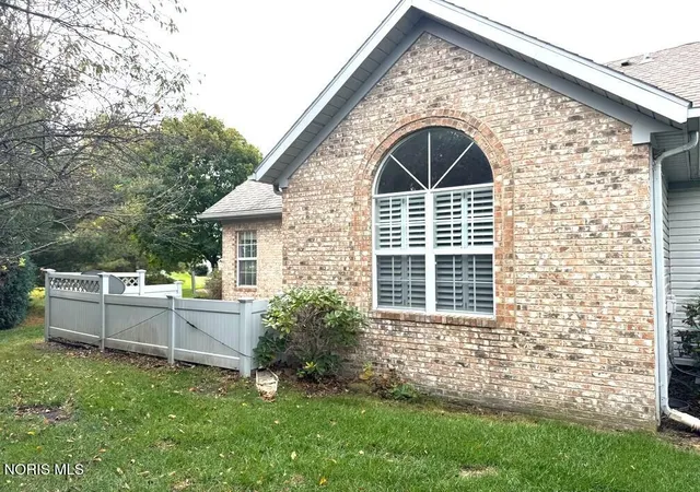 Condo for sale at 93 Stonegate Cir, Bowling Green, OH 43402 | MLS# 10014770