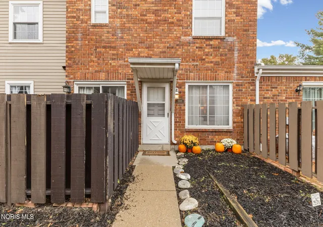 Condo for sale at 5665 Aspen Dr # 27, Toledo, OH 43615 | MLS# 10014822