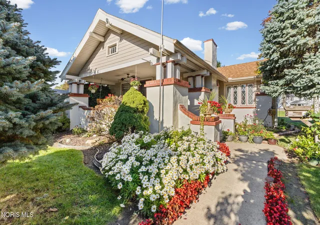 Photo 1 of Single family home for sale at 1704 Gilbert Rd, Toledo, OH 43614 | MLS# 10014824 | Listing updated on 2026-10-26