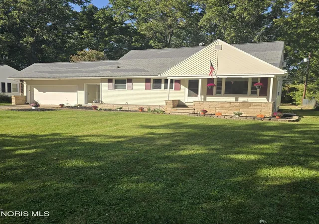 Photo 1 of Single family home for sale at 42108 Emerson Ct, Elyria, OH 44035 | MLS# 10014798 | Listing updated on 2026-10-19