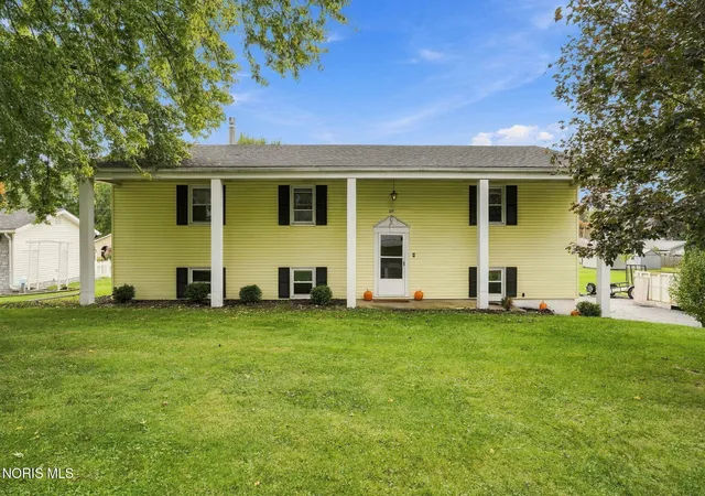 Single family home for sale at 415 Center Dr, Upper Sandusky, OH 43351 | MLS# 10014852