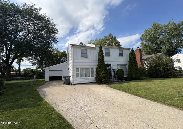 Photo 1 of Single family home for sale at 2821 Latonia Blvd, Toledo, OH 43606 | MLS# 10014828 | Listing updated on 2026-10-22