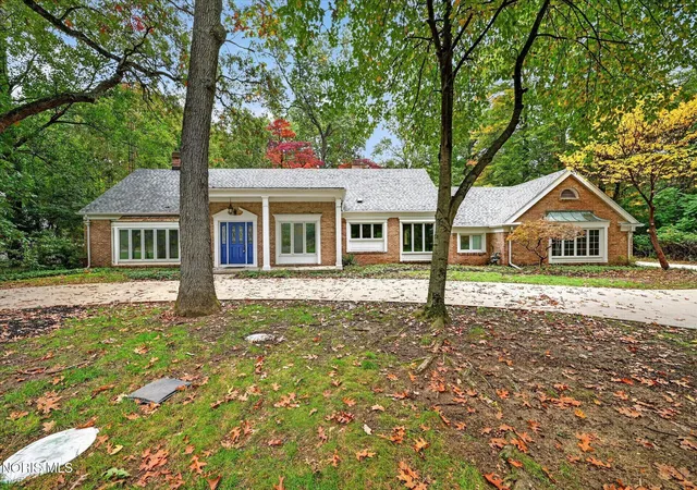 Photo 1 of Single family home for sale at 6164 Valley Park Dr, Toledo, OH 43623 | MLS# 10014871 | Listing updated on 2026-10-26