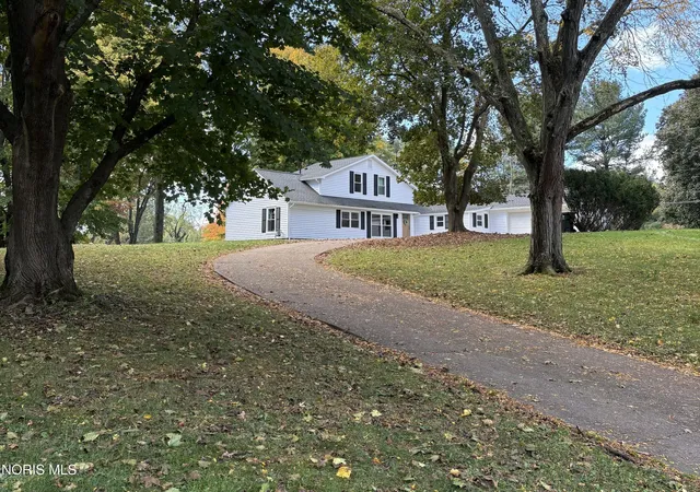 Photo 1 of Single family home for sale at 1038 Dell Cir, North Canton, OH 44720 | MLS# 10014894 | Listing updated on 2026-10-27