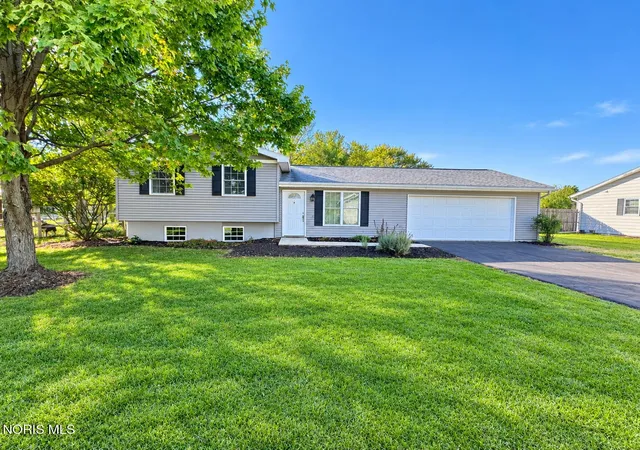 Single family home for sale at 513 N Wintergarden Rd, Bowling Green, OH 43402 | MLS# 10015058