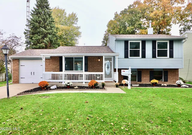 Single family home for sale at 2909 Northshore Dr, Toledo, OH 43611 | MLS# 10015069