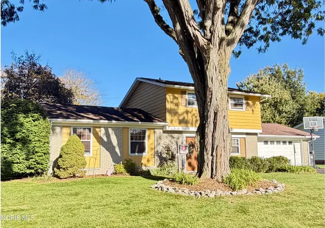 Single family home for sale at 1929 Sunnylawn Dr, Toledo, OH 43614 | MLS# 10014956