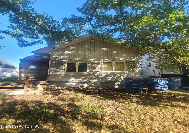 Single family home for sale at 531 E Park St, Toledo, OH 43608 | MLS# 10015026