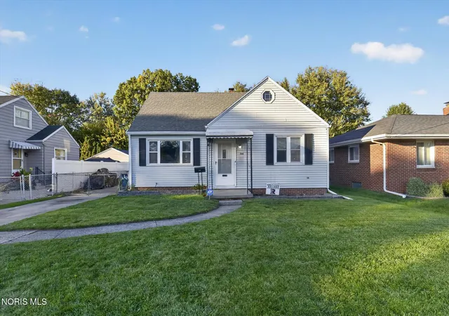 Photo 1 of Single family home for sale at 746 Linda Dr, Toledo, OH 43612 | MLS# 10015055 | Listing updated on 2026-10-24