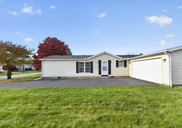 Single family home for sale at 4604 Blue Rock Ct, Toledo, OH 43615 | MLS# 10015167