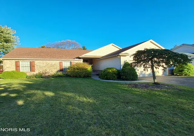 Photo 1 of Sale Pending at 2220 Deerpointe Dr, Toledo, OH 43617 | MLS# 10015047 | Listing updated on 2026-10-22