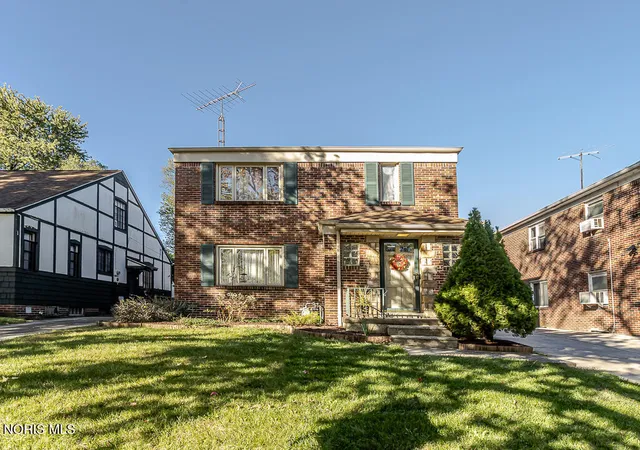 Photo 1 of Multi family home for sale at 3001 Algonquin Pkwy, Toledo, OH 43606 | MLS# 10015073 | Listing updated on 2026-10-22