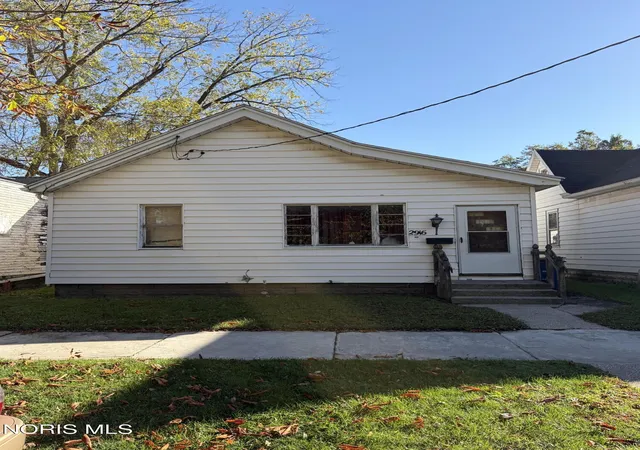 Single family home for sale at 2916 Warsaw St, Toledo, OH 43608 | MLS# 10015070