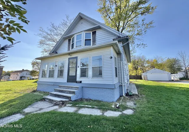 Single family home for sale at 2307 Upton Ave, Toledo, OH 43606 | MLS# 10015193