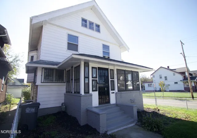 Single family home for sale at 975 Woodland Ave, Toledo, OH 43607 | MLS# 10015112