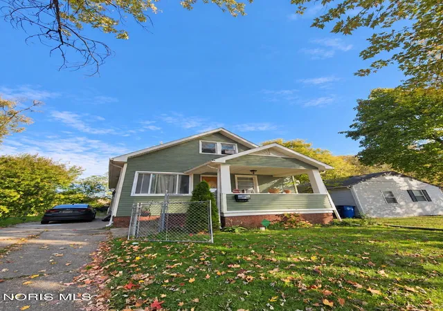 Single family home for sale at 1708 Fairfax Rd, Toledo, OH 43613 | MLS# 10015162