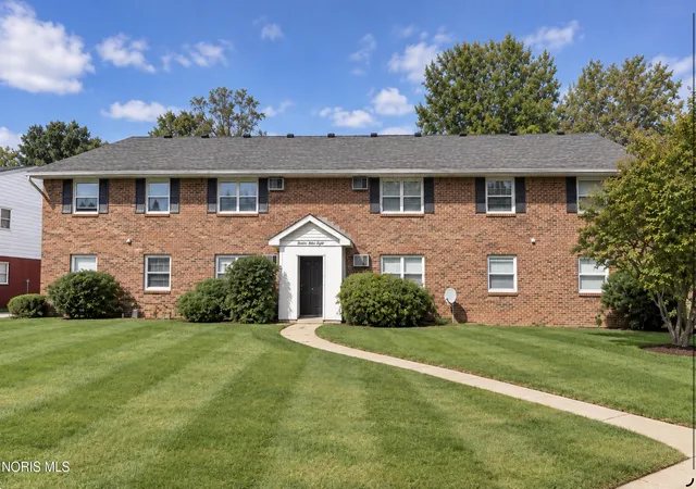 Multi family home for sale at 1338 Brooke Park Dr, Toledo, OH 43612 | MLS# 10015225