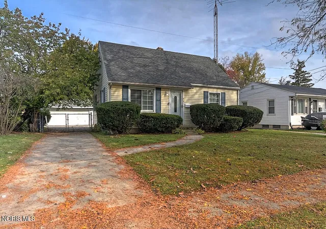 Photo 1 of Single family home for sale at 438 W Northgate Pkwy, Toledo, OH 43612 | MLS# 10015219 | Listing updated on 2026-10-30